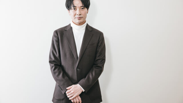 吟味する人